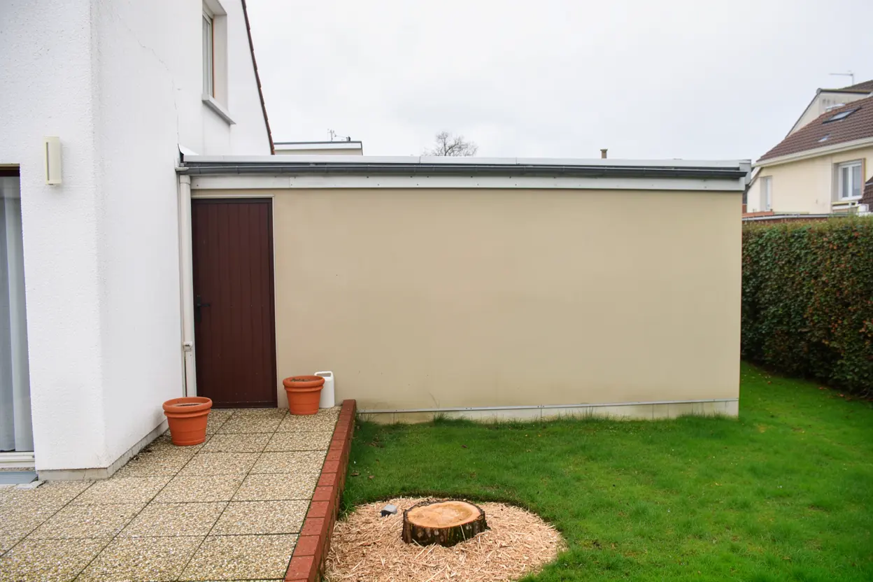 Terrasse préservée après démontage du conifère à Marck